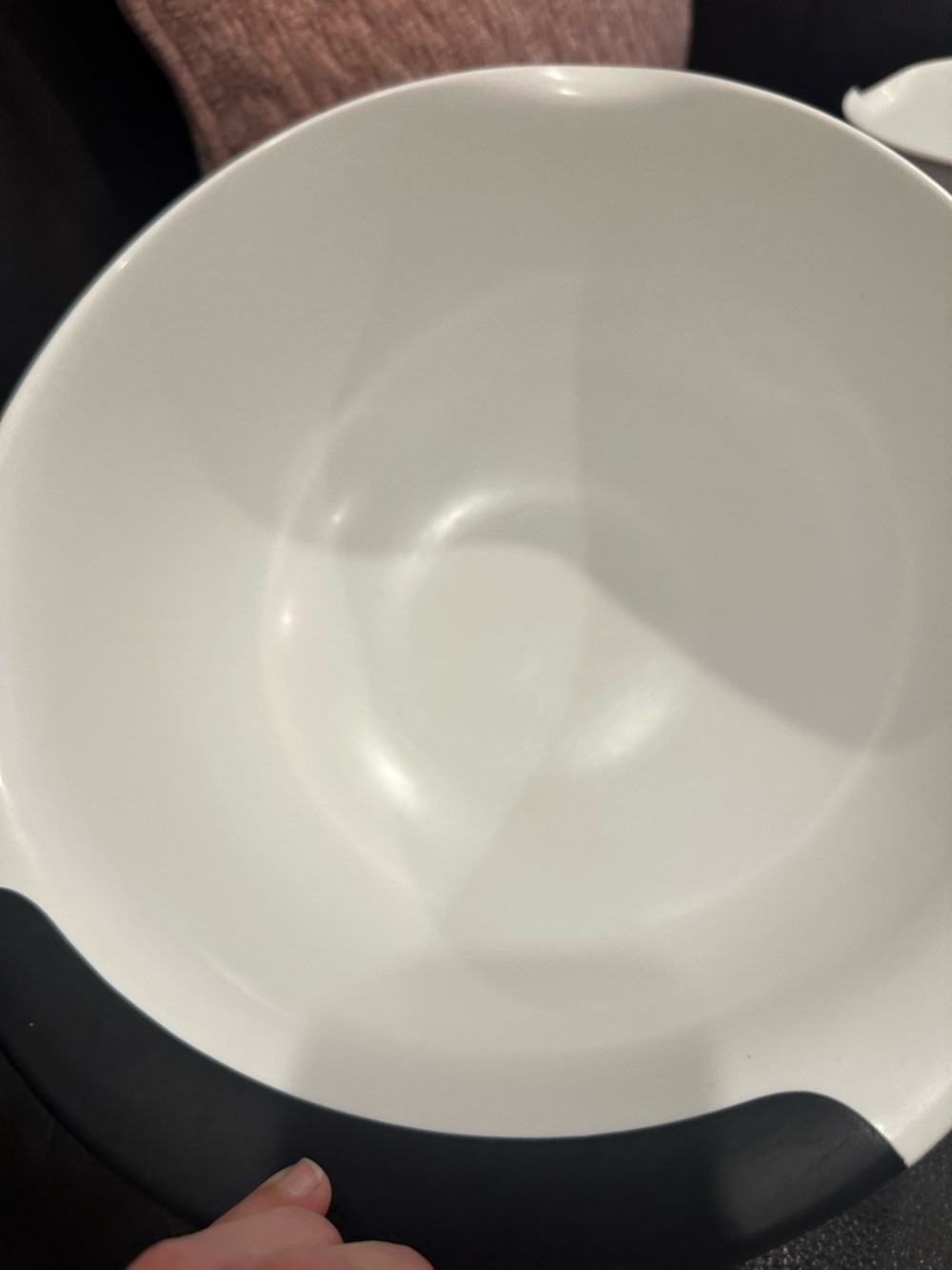 White Nesting Mixing Bowls with Black Grip Tabs - Picture 3 of 8